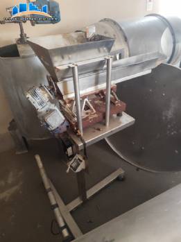 Incalfer NHS SAIDTEC extra-thin, wavy, batch-produced shoestring potato chips.